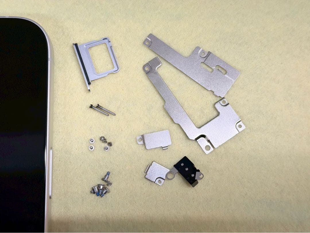 【ジャンク・パーツ取り用】iPhone16 ホワイト