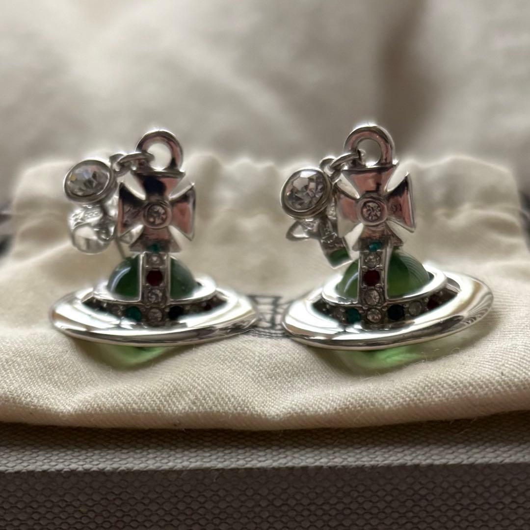 Vivienne Westwood 立体オーブピアス