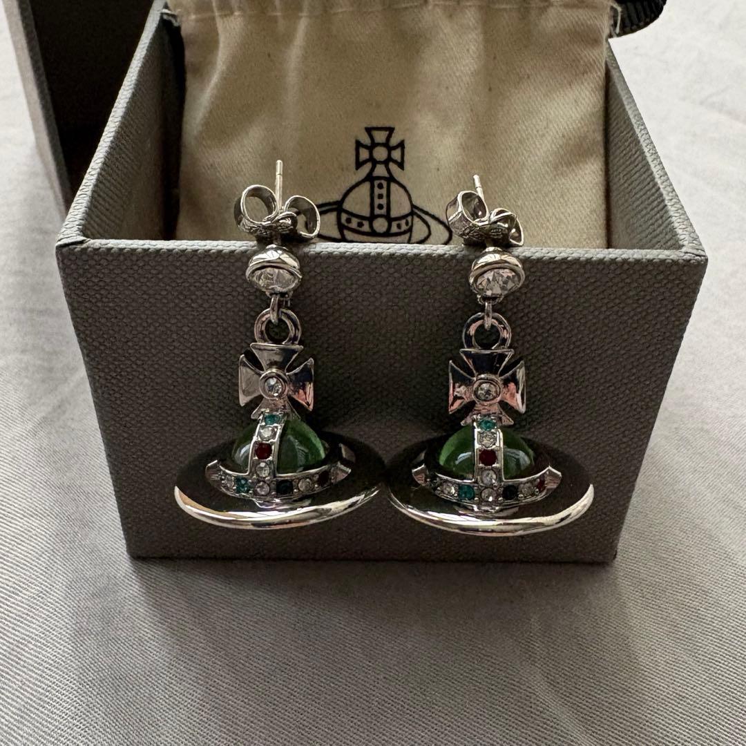 Vivienne Westwood 立体オーブピアス
