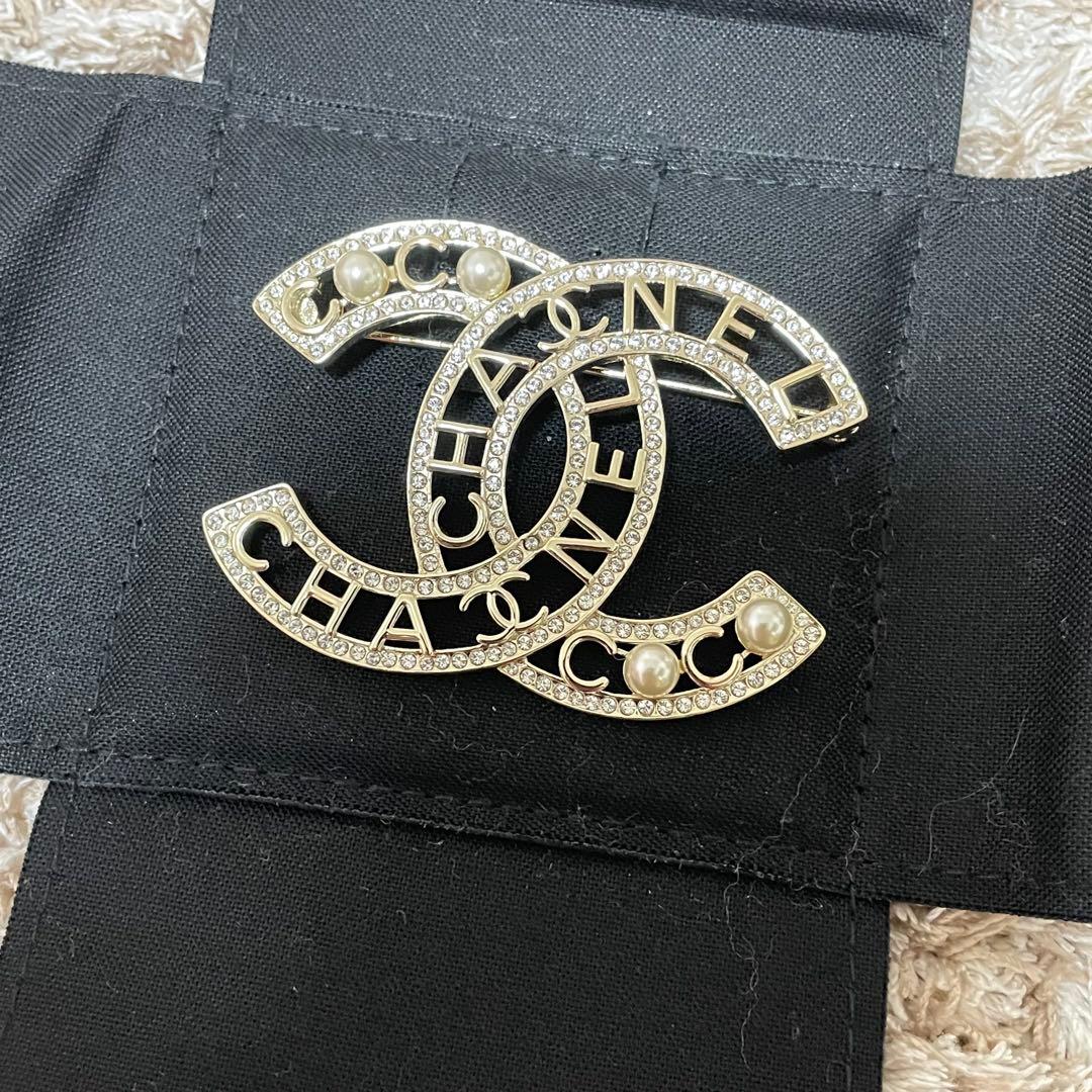 (新品) CHANEL パール ロゴ ブローチ cc cocoマーク