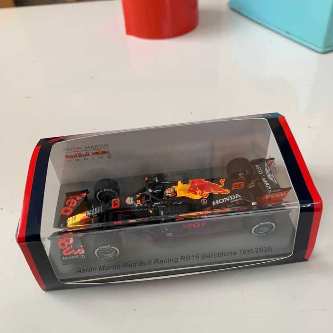 Aston Martin Red Bull Racing RB16 アルボン