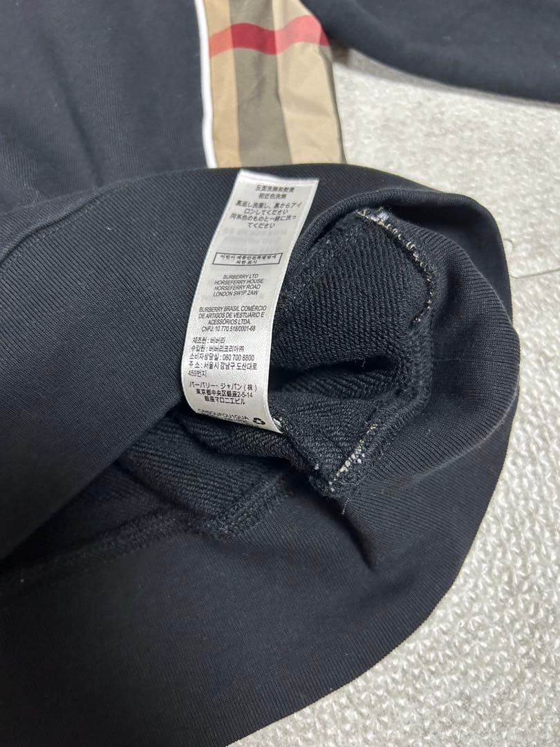 BURBERRY ブラック トレーナー チェック袖　バーバリーキッズ