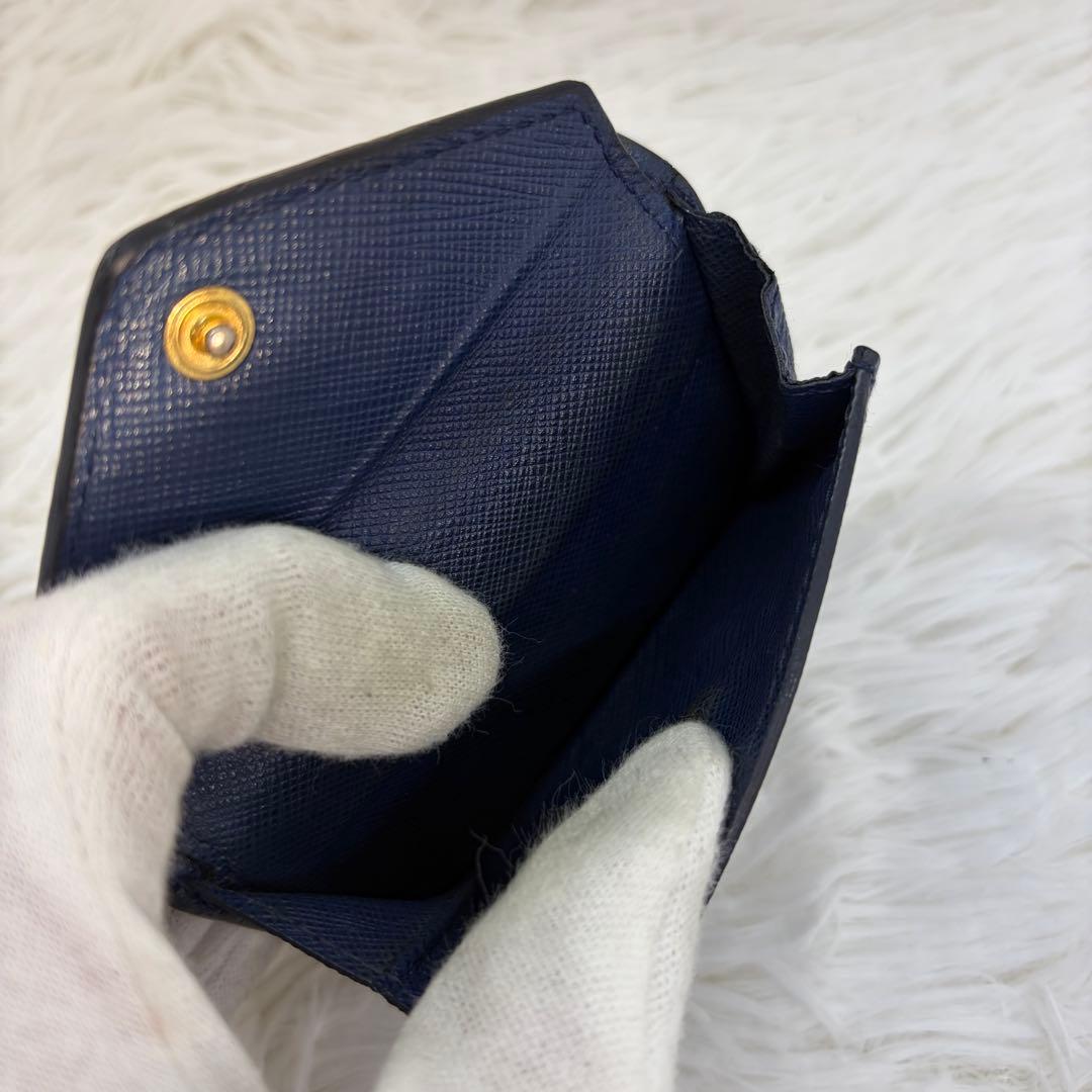 美品✨プラダ　折り財布　三つ折り　金ロゴ　レザー　コンパクト　ネイビー