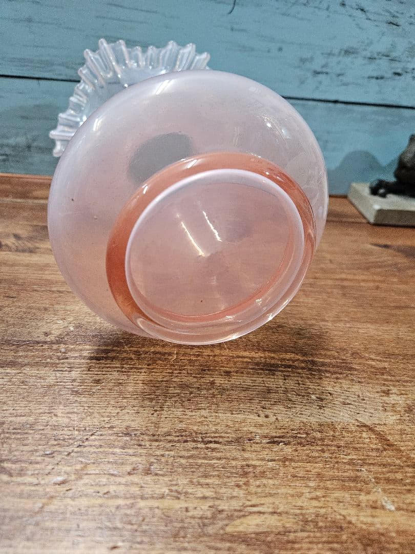フランスアンティーク オパールセントガラス フリルの花瓶 ピンク系 一輪挿し