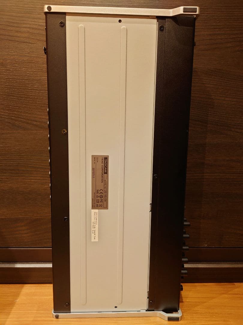 TASCAM US-16x08 オーディオインターフェイス