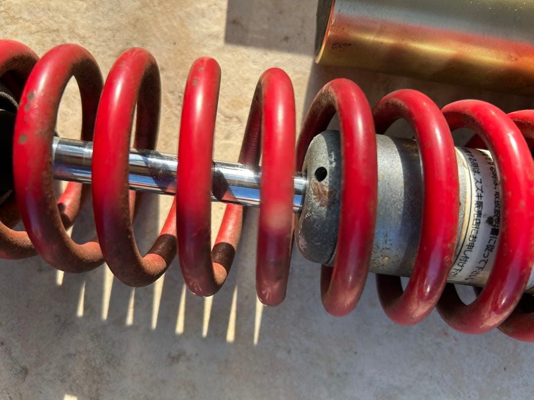 SHOWAサスペンションショック 赤/タンク　ゴールド イナズマ1200