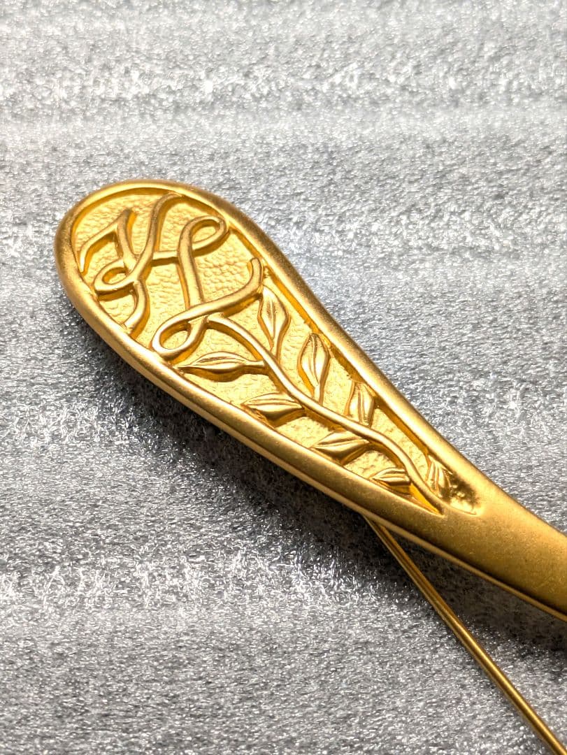 KARL LAGERFELD カールラガーフェルド ブローチ B174