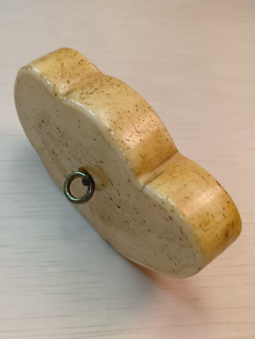 煙草入れ農村図相良刺し夫婦鶏前金具　家紋金工セイウチ牙根付