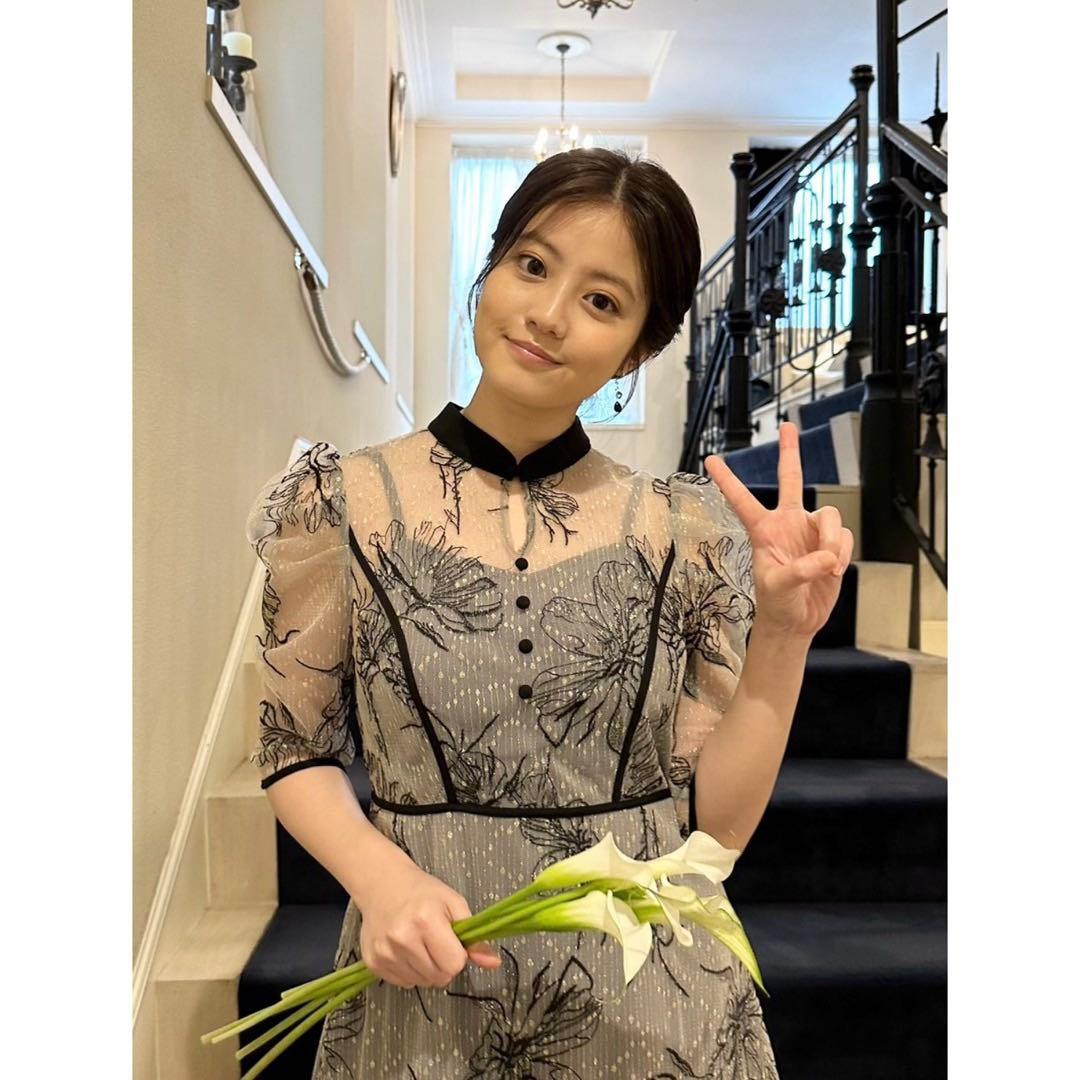 Leja／パイピングハイネック花柄ラメレースワンピースドレス