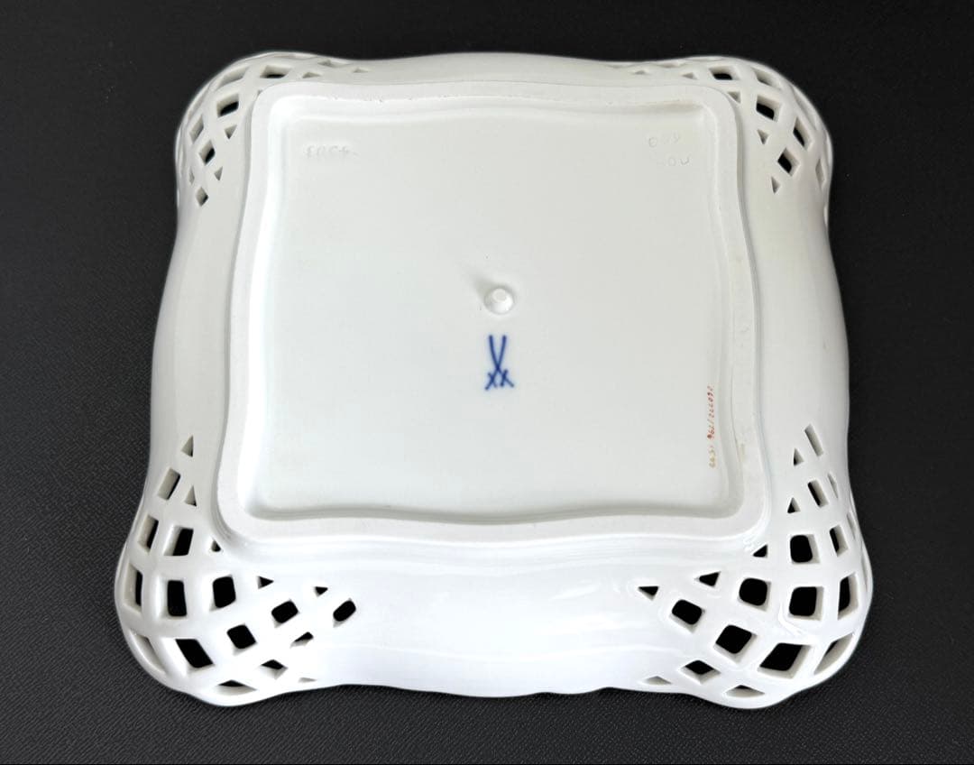 花柄装飾の陶器皿