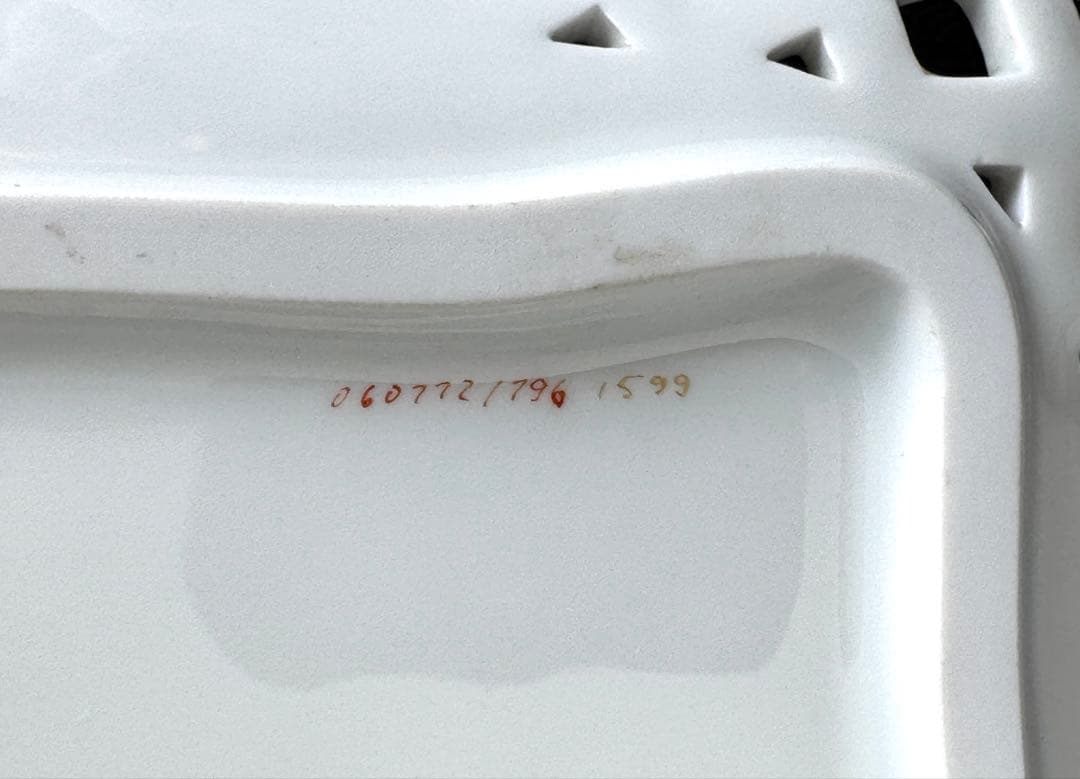 花柄装飾の陶器皿