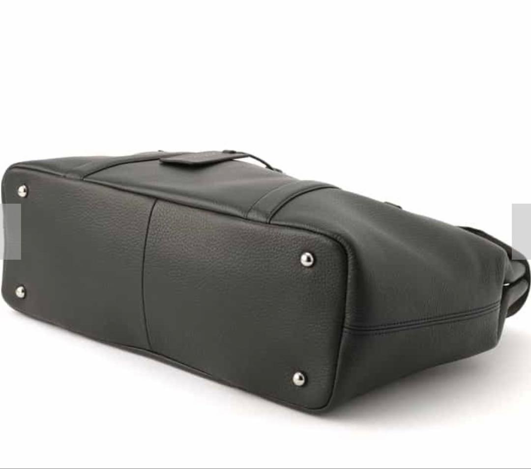 バーニーズニューヨーク　フラップ付きシュリンクレザートートバッグ