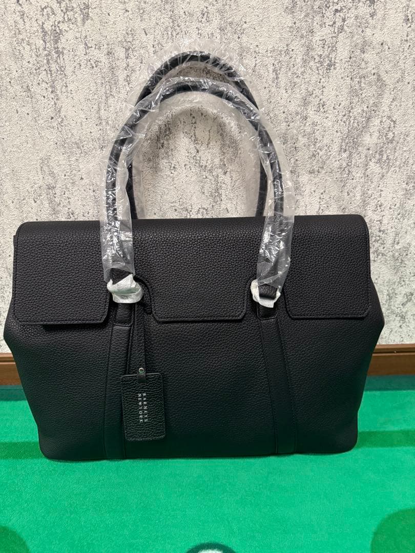 バーニーズニューヨーク　フラップ付きシュリンクレザートートバッグ