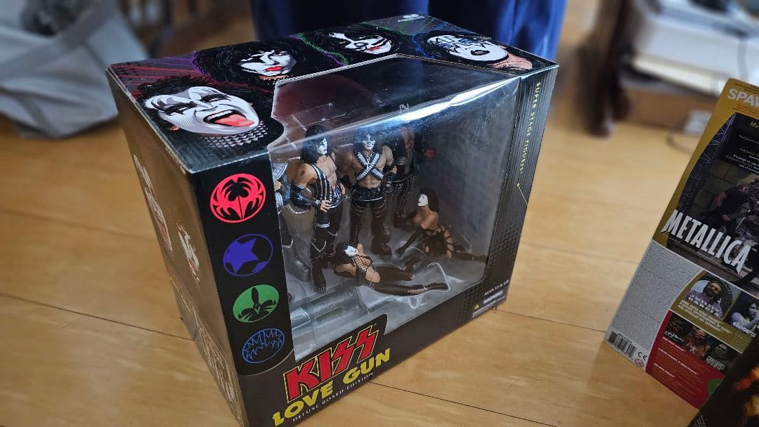 KISS LOVE GUN デラックスボックス版 フィギュア