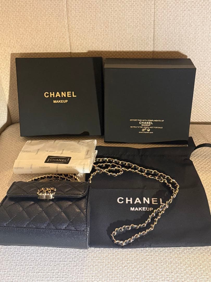 4*2様 シャネル　ノベルティ　非売品　ショルダーバッグ　　キャビアスキン　新品