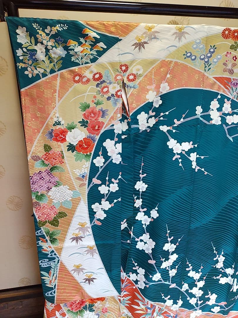 PK-18/25　振袖　鉄色地　季節の花々　鴛　地紋　金糸刺繍　金彩　豪華