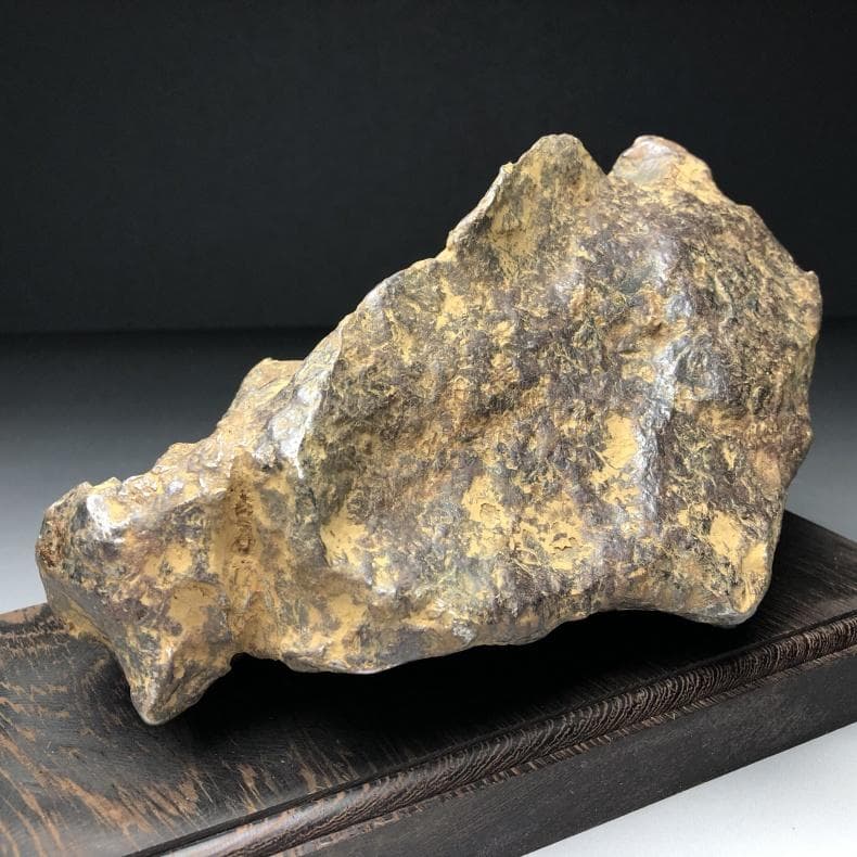 隕石　アルタイ隕石　大型隕石 6.9キロ　鉄隕石　ナチュラル　原石 木台付き