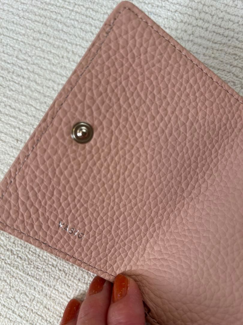 VASIC Round Mini Mini 三つ折り財布 モモ ヴァジック