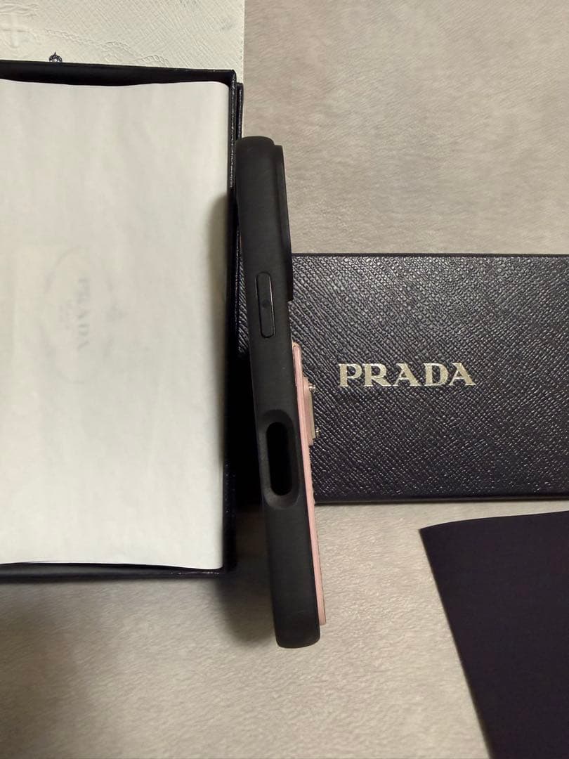 【美品】PRADA iPhone15PROケース ピンク