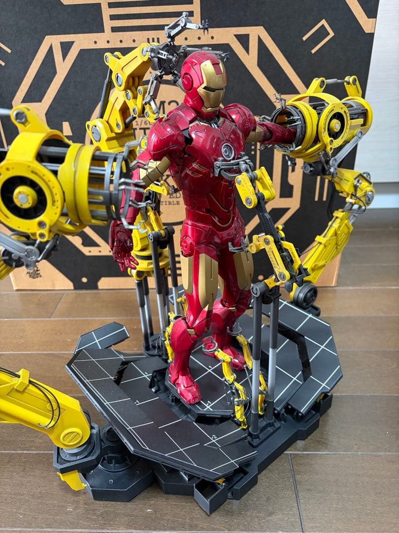 ホットトイズ1/6アイアンマン 2スーツアップガントリー マーク4付き脱着装置