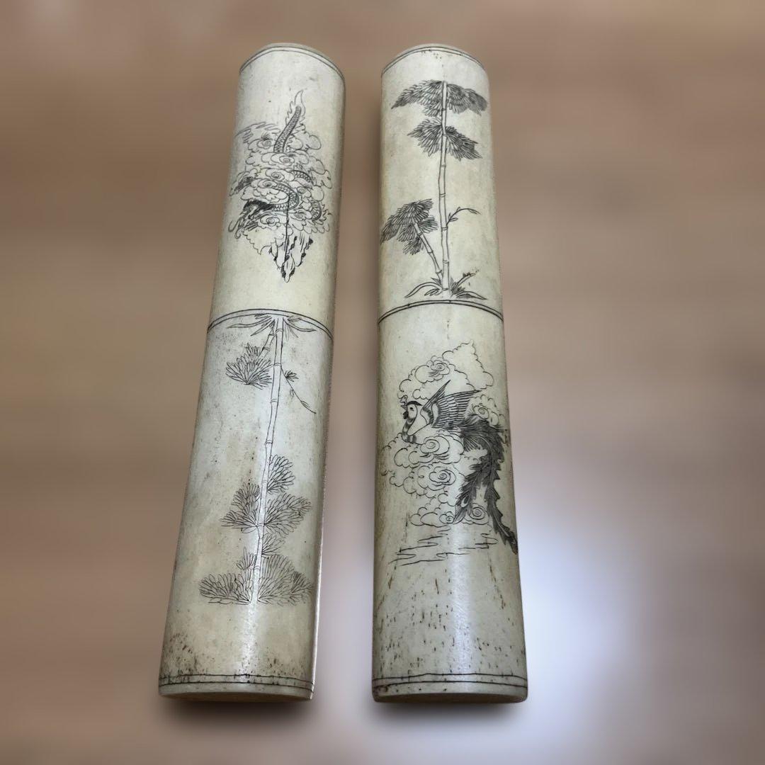 動物の骨製の彫刻文鎮一対