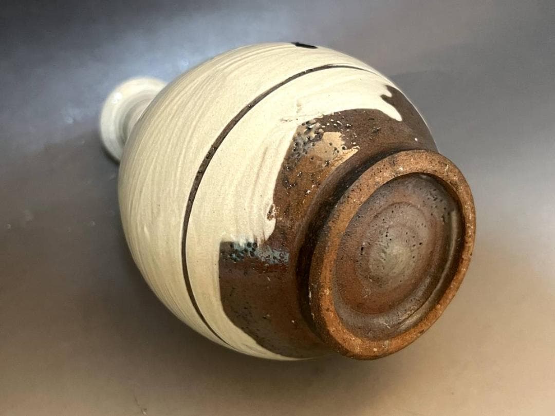 花瓶■韓国人間国宝 樊川窯【安東五作】白釉刷毛目唐草花紋 花器 韓国人間文化財■