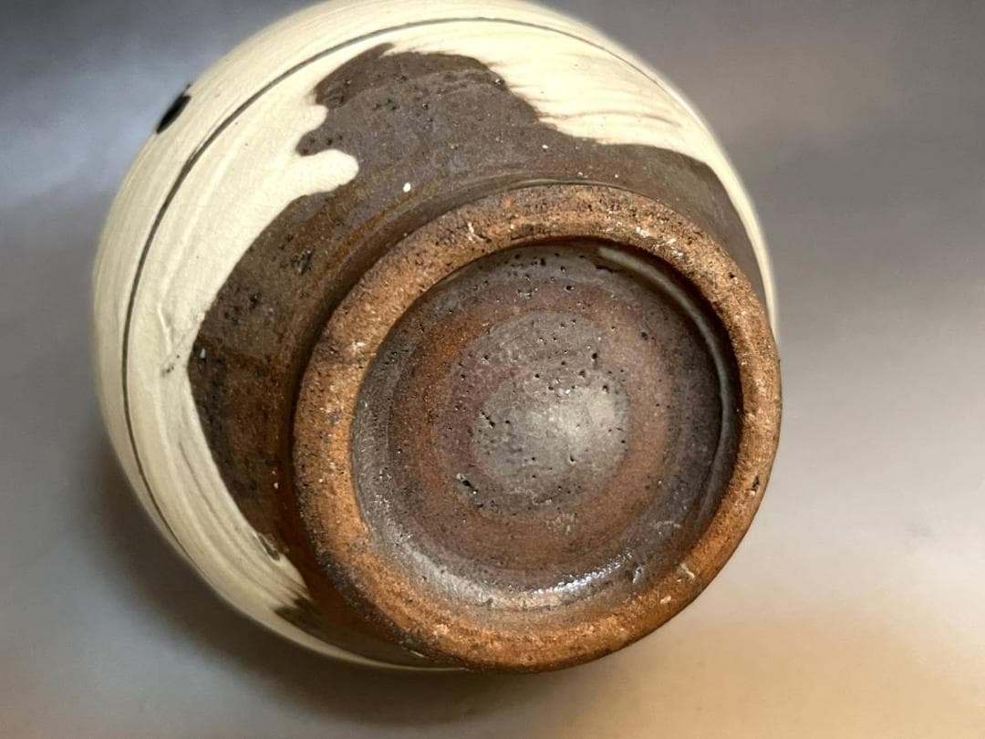 花瓶■韓国人間国宝 樊川窯【安東五作】白釉刷毛目唐草花紋 花器 韓国人間文化財■