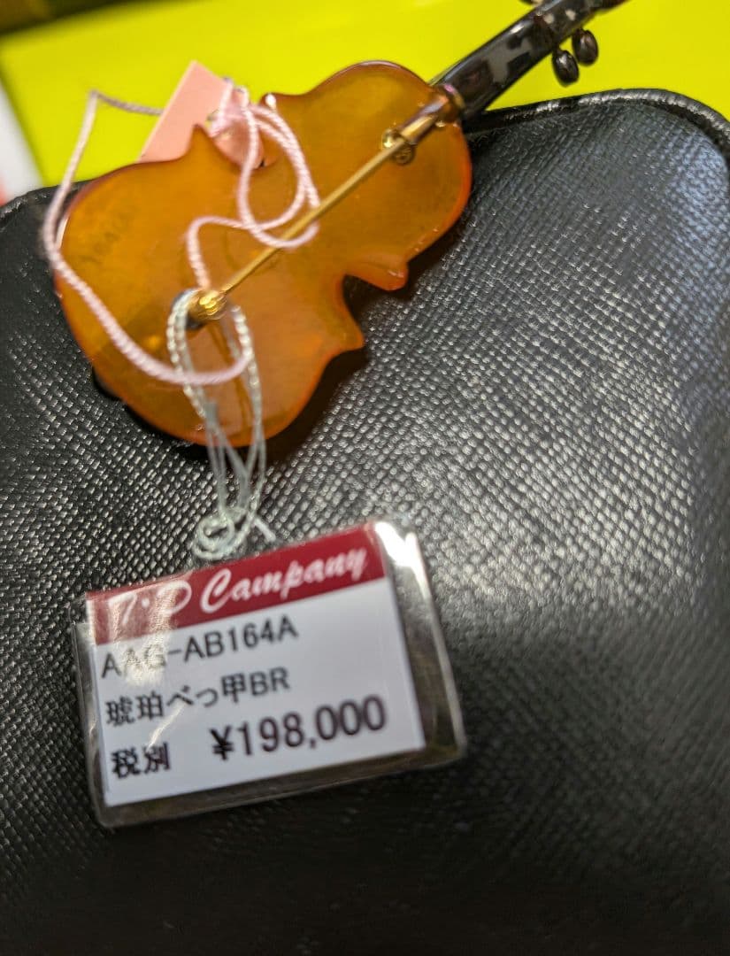 （新品未使用）バイオリン型ブローチ　べっ甲と琥珀　箱付き　定価198000円