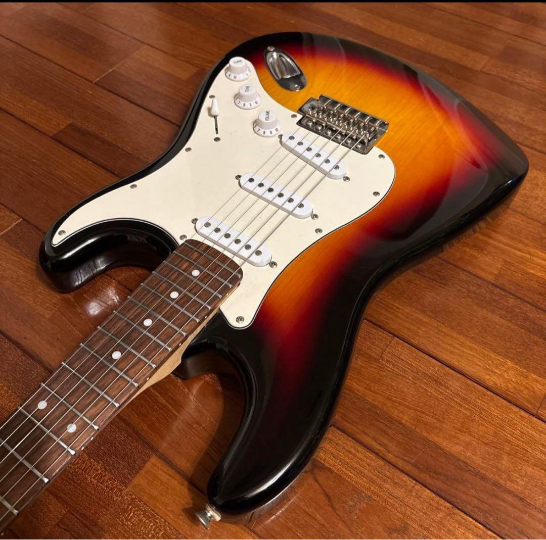 ストラトキャスター タイプ　エレキギター (センターブレンダー回路搭載)