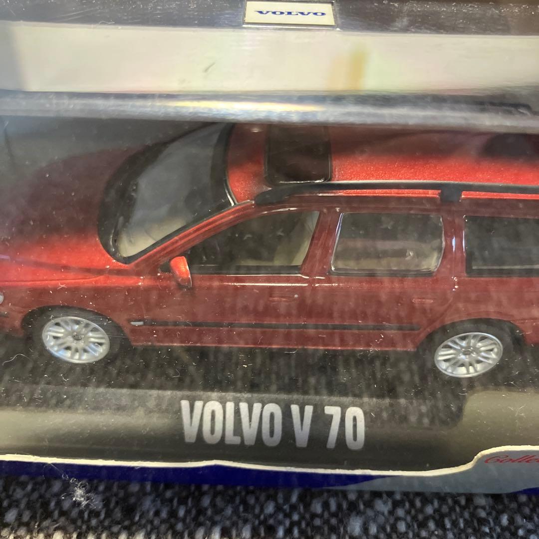 1/43 ミニカー　ボルボvolvo V70レッド　ディーラー正規品モデルカー
