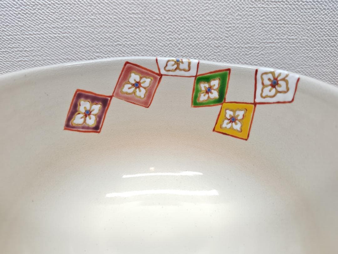 送料込【逢絢亭・新品】茶道具 茶碗 京焼 雛に花菱の図 伊坂清香 共箱入り