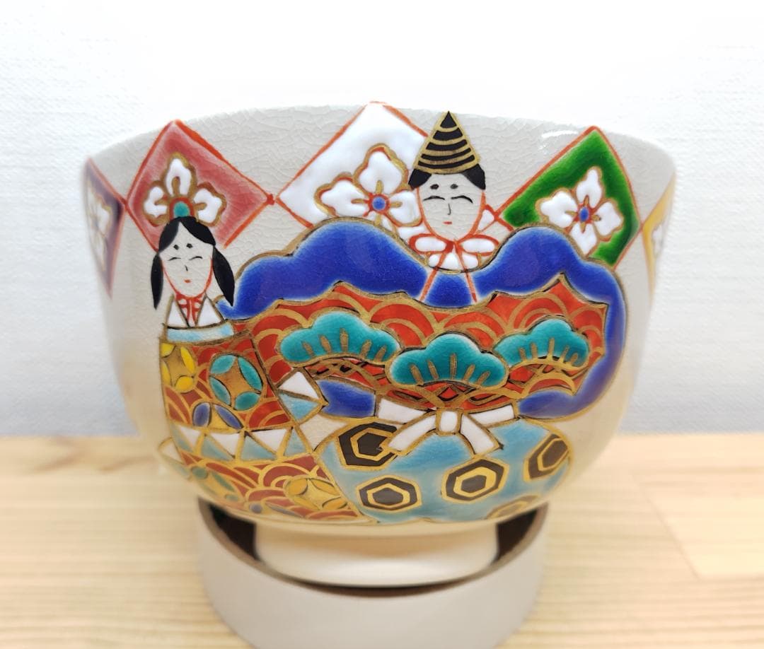 送料込【逢絢亭・新品】茶道具 茶碗 京焼 雛に花菱の図 伊坂清香 共箱入り