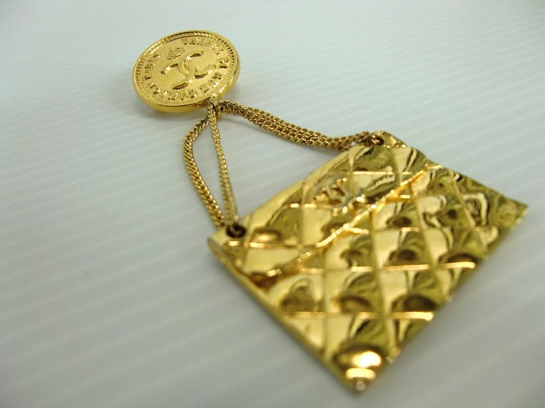 ★CHANEL ブローチ シャネル マトラッセブローチ ゴールドカラー