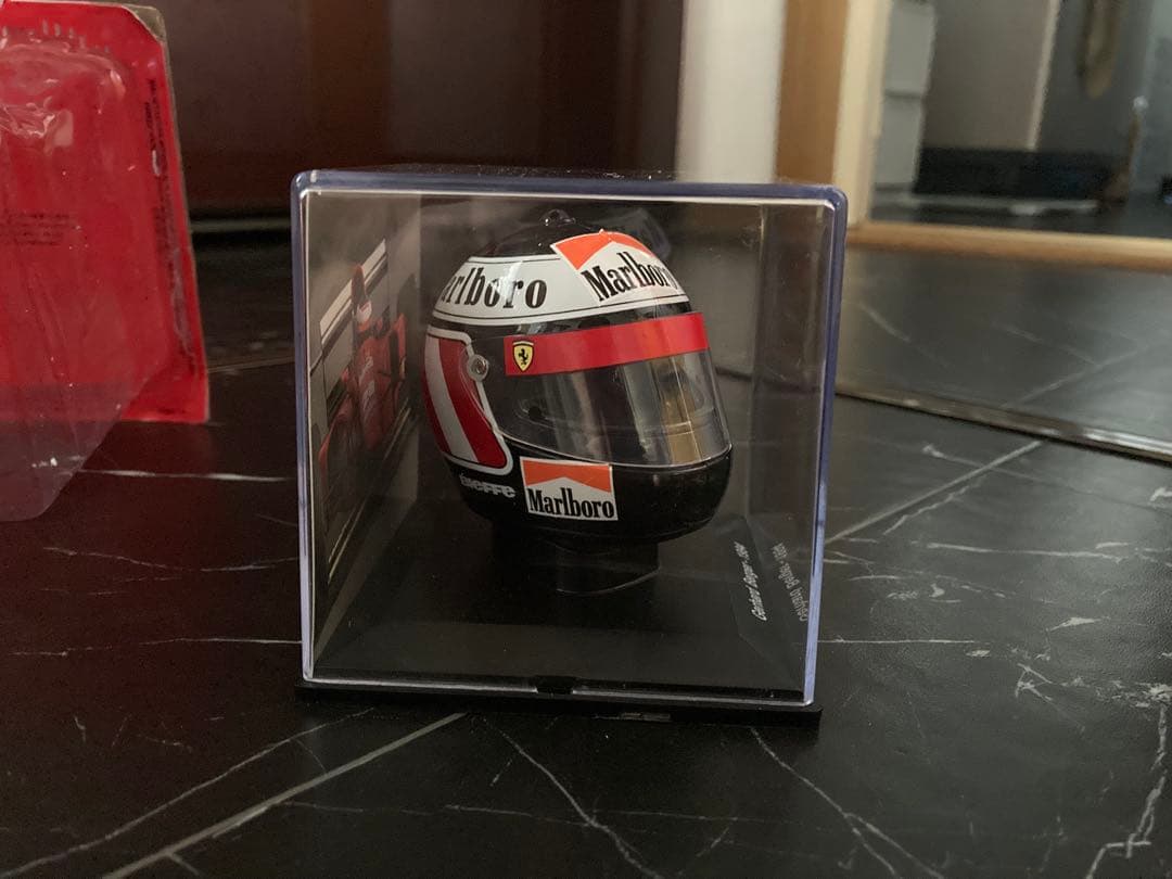 希少　マルボロ仕様　ビッグスケールF1コレクション　ベルガー　1/5 ヘルメット