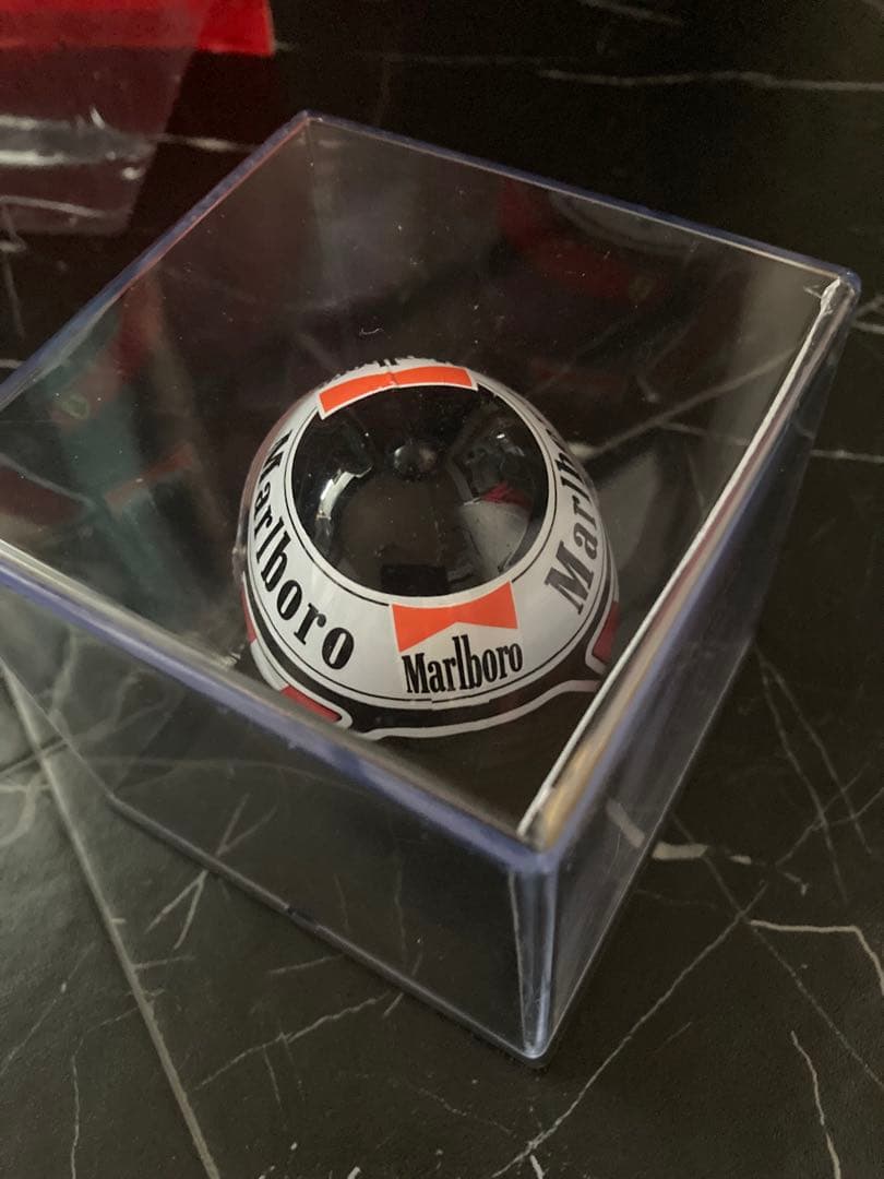 希少　マルボロ仕様　ビッグスケールF1コレクション　ベルガー　1/5 ヘルメット