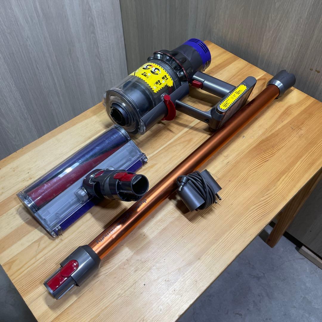 ￼動作確認済みdyson cyclone V10 fluffy 掃除機sv12