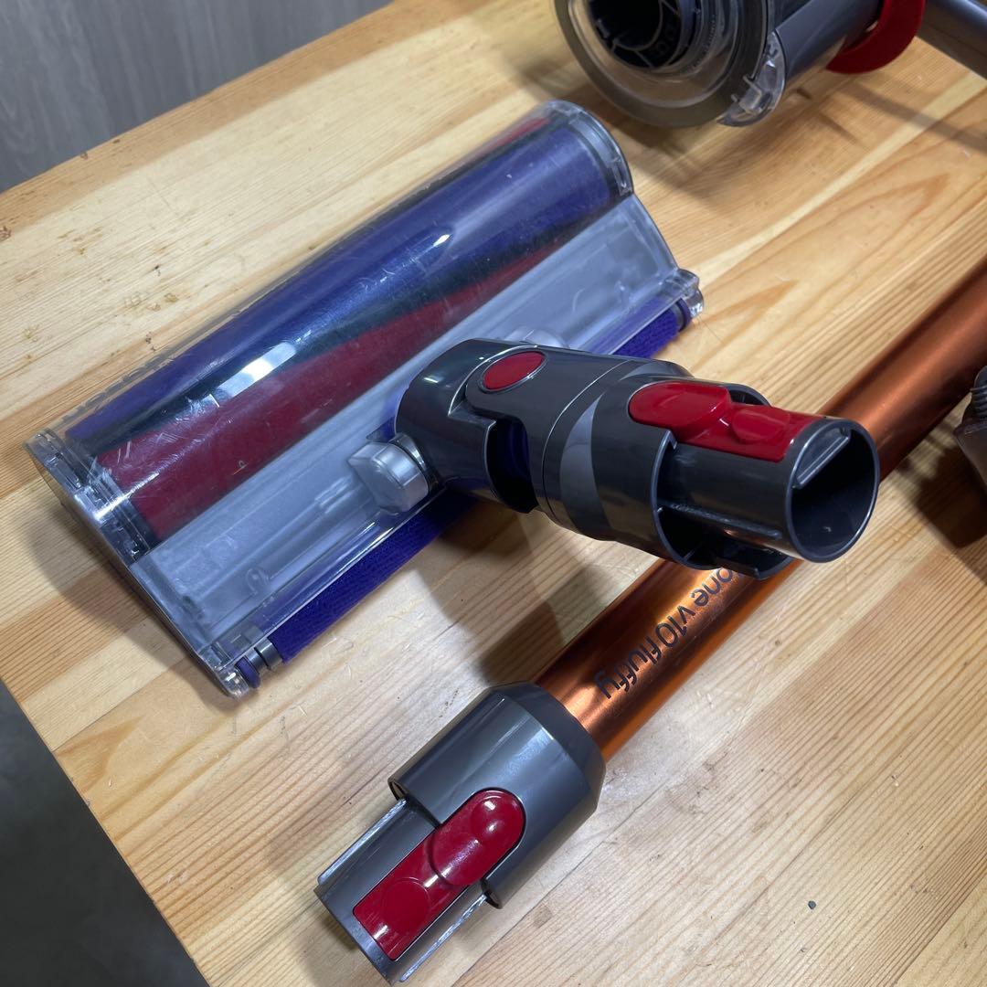 ￼動作確認済みdyson cyclone V10 fluffy 掃除機sv12