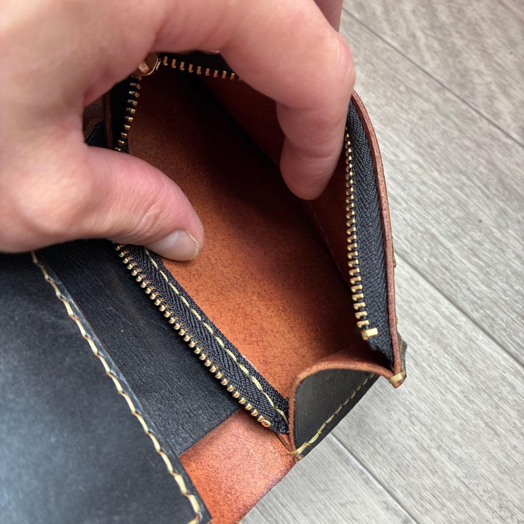 茶芯ブラック　ミドルトラッカーウォレット　真鍮　お札を折らずに収納