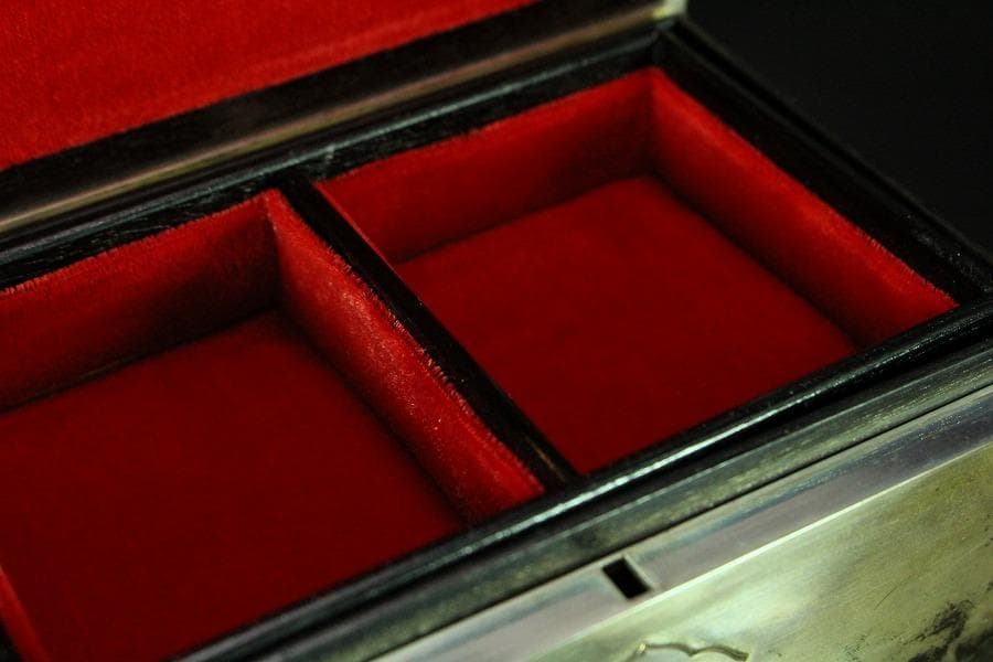 銀製 刻花紋 宝石箱 silver 鍵付 未使用(K-XA675)