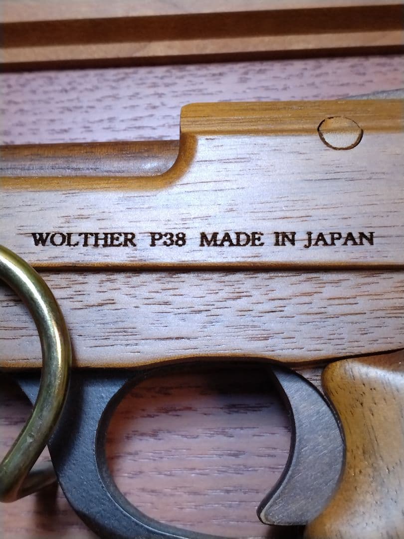 長期保管　木製ピストル ワルサーP38 ルパン三世　GRASPシリーズ　台座付き