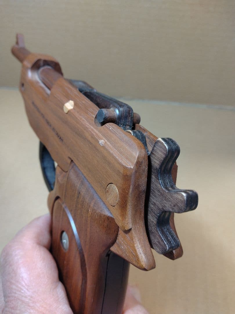 長期保管　木製ピストル ワルサーP38 ルパン三世　GRASPシリーズ　台座付き