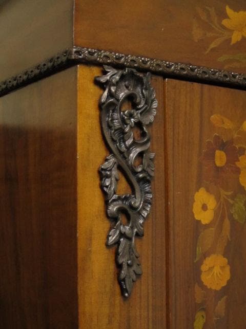 フレンチアンティーク 木象嵌 オルモル装飾 ピアキャビネット 鍵付き