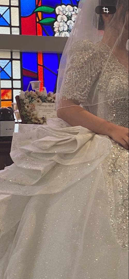 白ウェディングドレス　ティアラとブライダルインナーセット付き