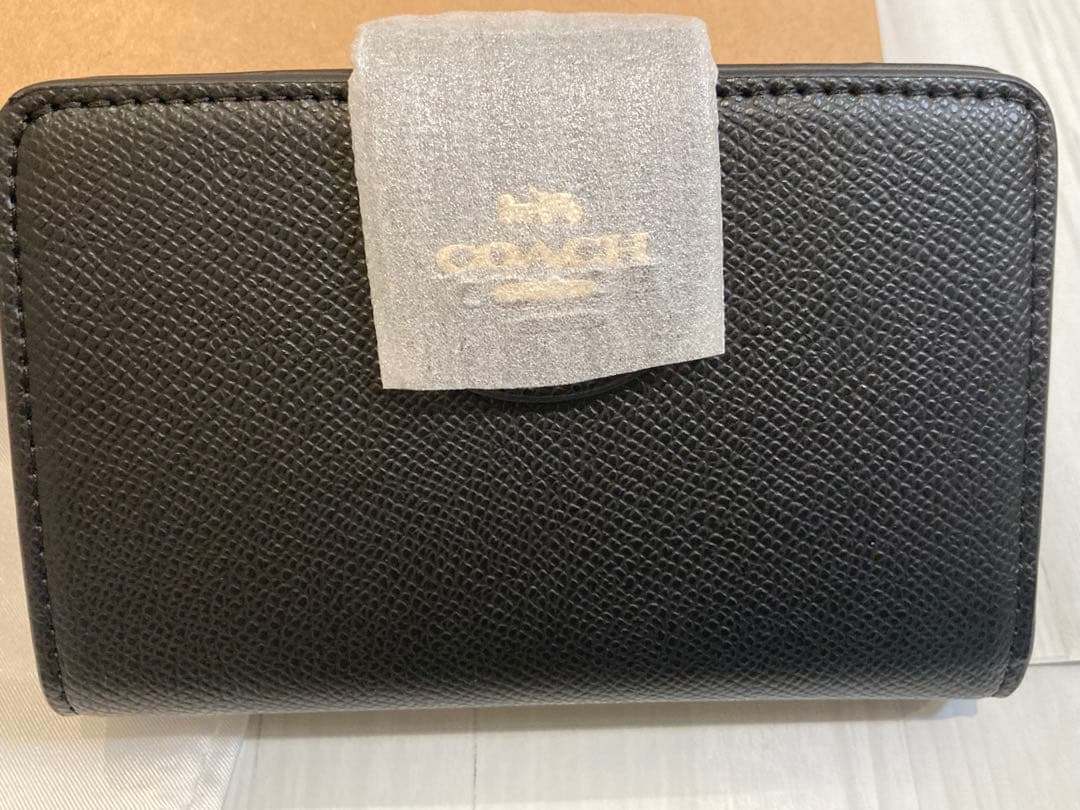 新品✨COACH ブラック レザー 二つ折り 財布 シンプル
