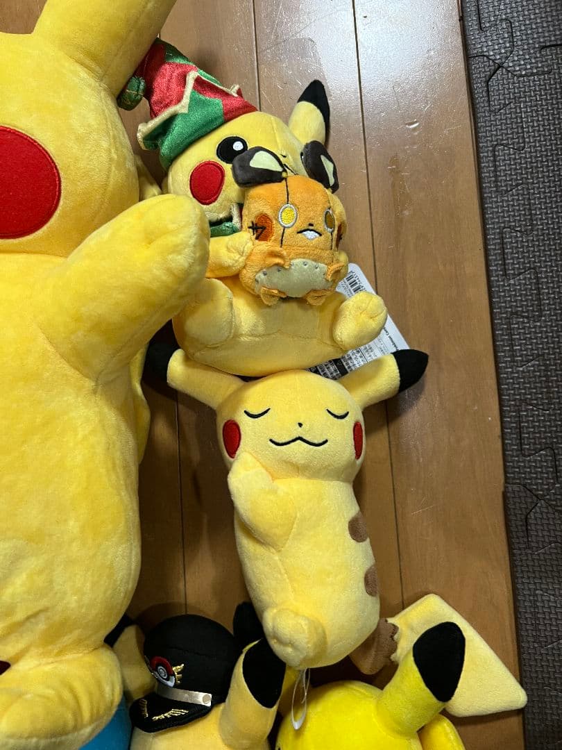 ピカチュウのぬいぐるみ　9つまとめ売り