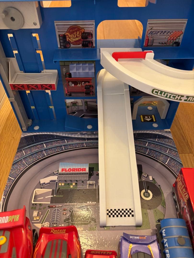 トミカ　カーズ ミニカーセット 58台 スロープ付き