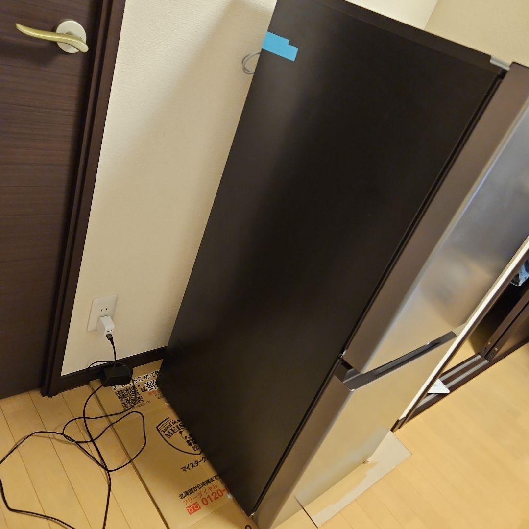 AAAしんくるダークシルバー色　シングル用冷蔵庫 可動棚付き