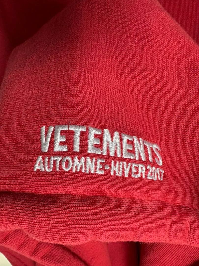 韓国限定 メタルロゴパーカー