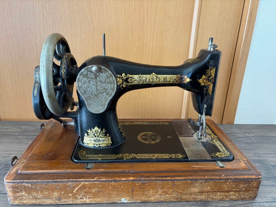 SINGERミシン 金色装飾付き