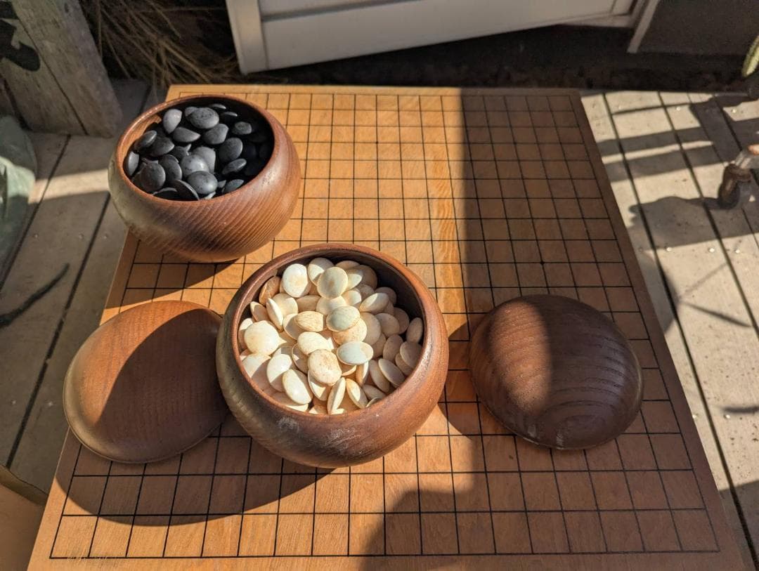 碁盤（へそあり）　脚付き　中古　碁石セット